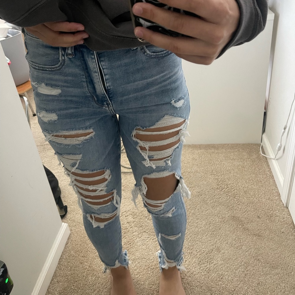 Ripped American Eagle Super High Rise Jegging
